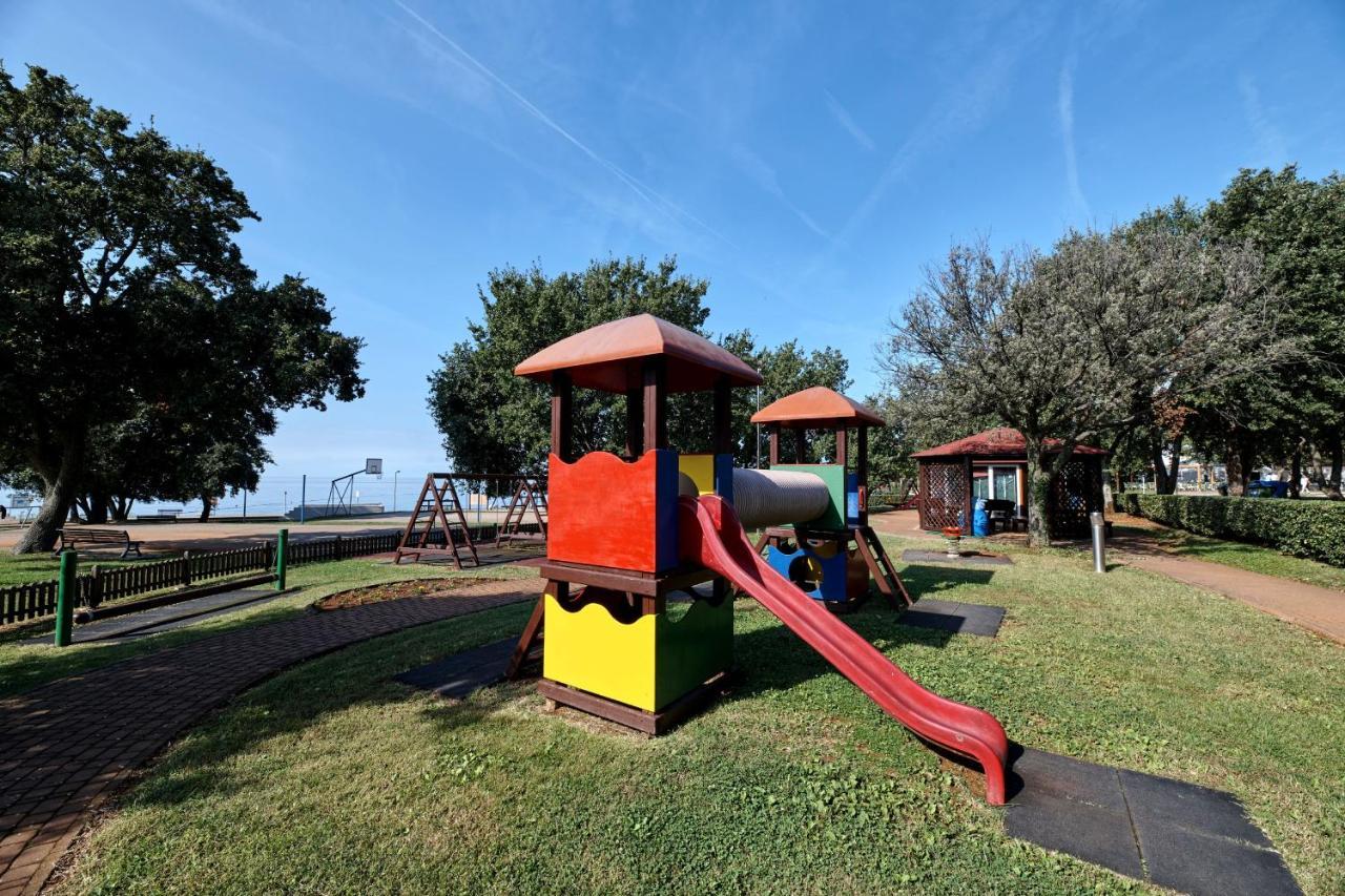 Camping Ulika Mobile Homes - Naturist Cervar-Porat Exterior photo